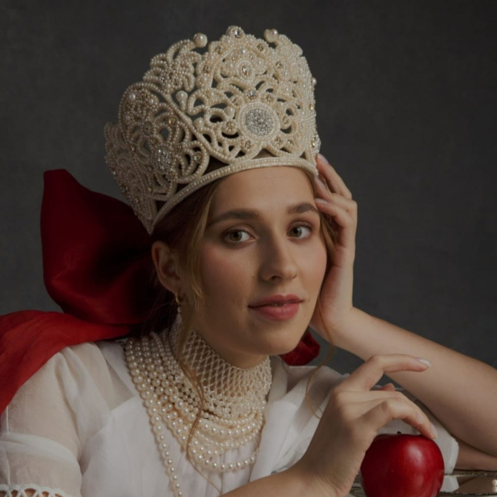 Exclusive author's work "Wedding crown of Novgorod province, XIX century" with Orenburg shawl